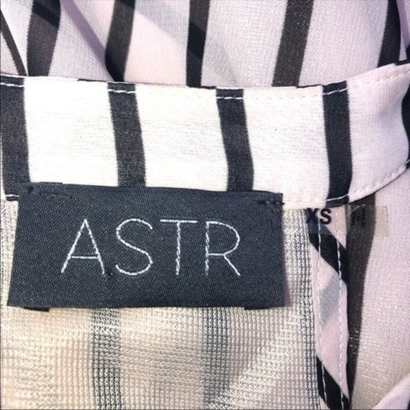 ASTR high neck striped sleeveless blouse size xs - Picture 5 of 5